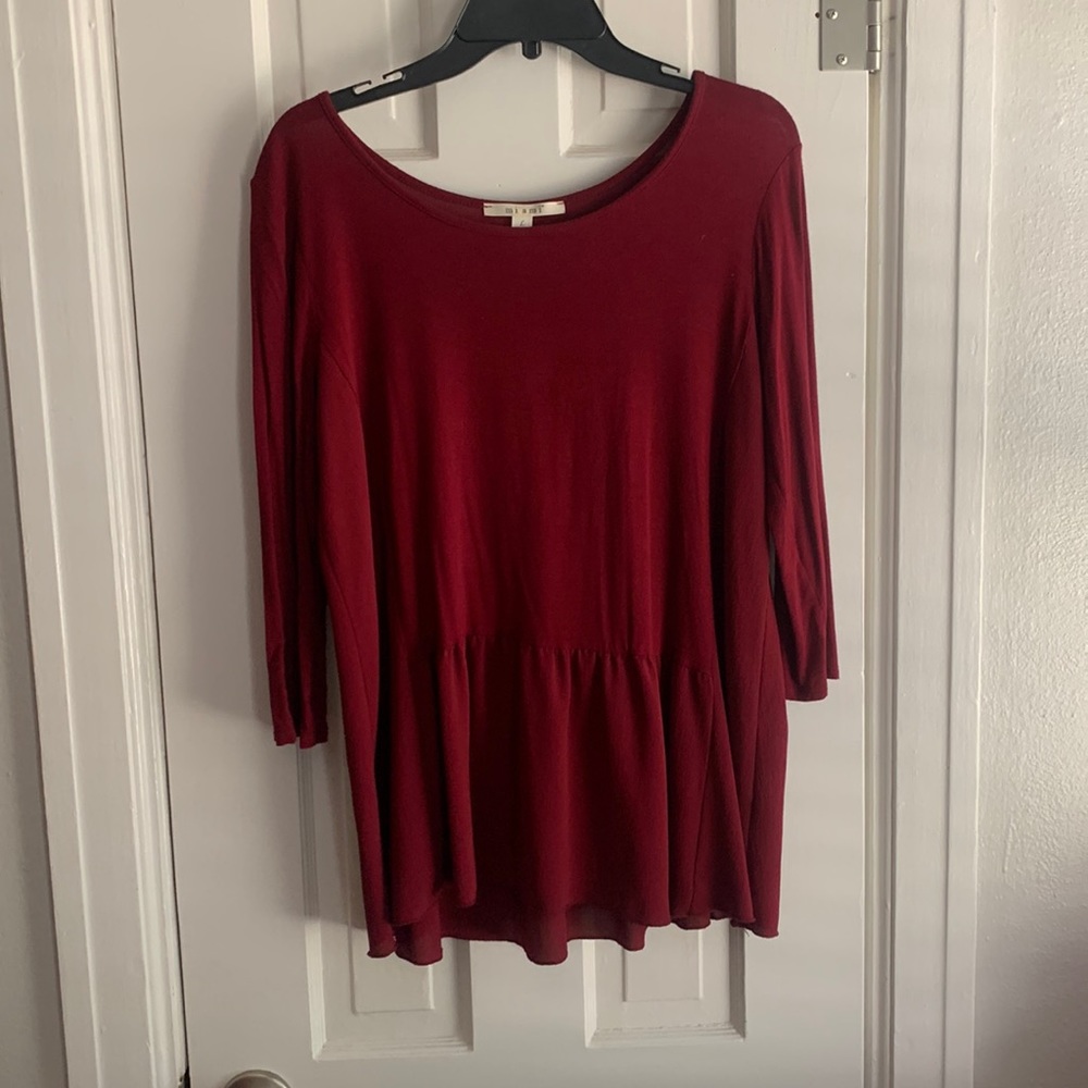 Maroon colored, mid sleeve top